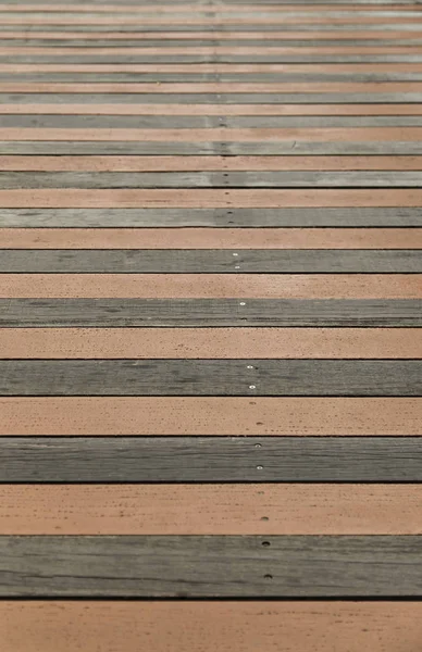 Kırmızı ve kahverengi yaya zemin katı, desenli arka plan ayrıntıları