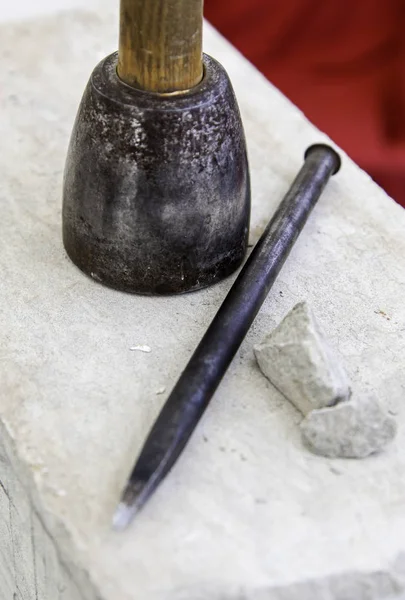 手作りの石の彫刻のための古いツール 手動工芸品の詳細 — ストック写真