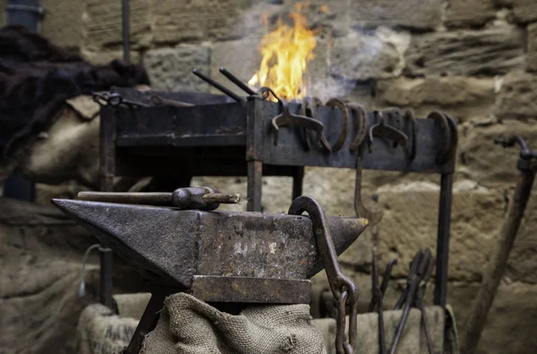 Demirhanede Karbon Yangını Demirli Bir Atölyenin Ayrıntıları — Stok fotoğraf