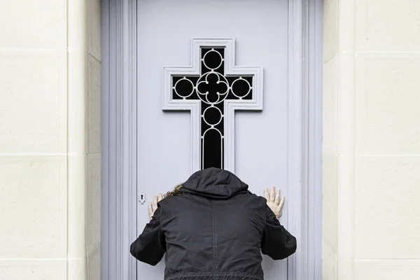 Mujer Rezando Cementerio Detalle Una Mujer Cristiana —  Fotos de Stock