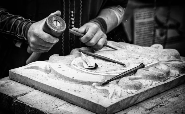 Stein Auf Traditionelle Weise Schnitzen Handwerkliches Detail Den Stein Formen — Stockfoto