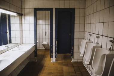 Eski umumi tuvaletler, şehirdeki umumi tuvaletlerin detayları.