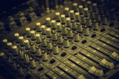 Profesyonel mikser, ses kontrolü detay