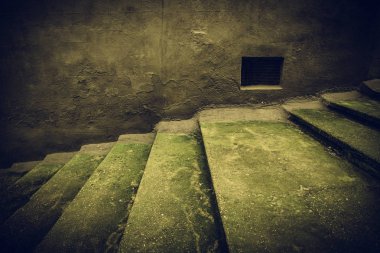 merdiven pencere detayı ile eski taş merdivenler, dokulu arka plan, antik mimari