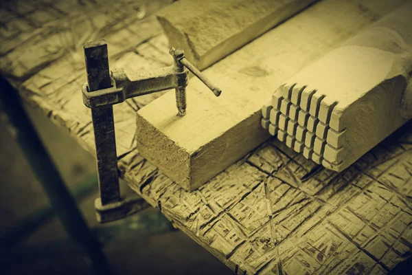 Taş oyma aletleri, çalışma taşı, sanat sanatı ve el işi için bazı araçların ayrıntıları.