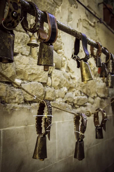 Cowbells Enferrujados Velhos Para Vacas Detalhe Objeto Para Gado — Fotografia de Stock