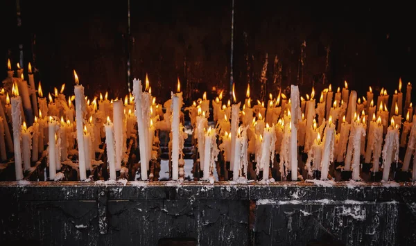 Velas Encendidas Con Llama Detalle Iluminación Fuego Luz — Foto de Stock