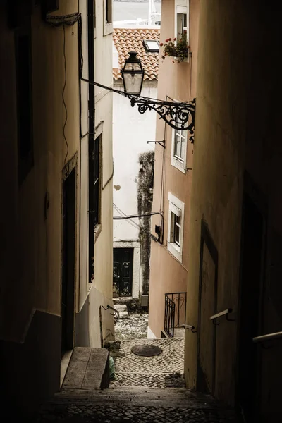 Oud steegje Lissabon — Stockfoto