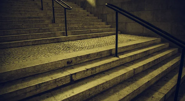 Staré schody v Lisabonu — Stock fotografie