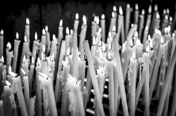 Iglesia velas encendidas — Foto de Stock