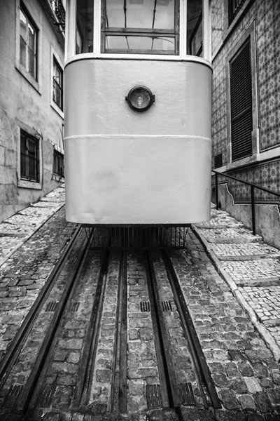 Tranvía típico de Lisboa — Foto de Stock