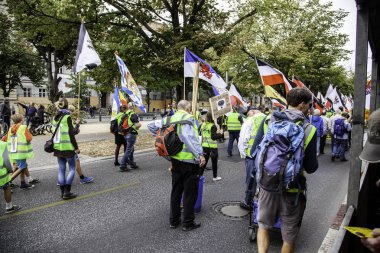 Berlin, Berlin / Almanya - 07 Eylül 2019: Berlin Almanya'nın merkezindeki Brandenburg Kapısı'nda Gelecek için Cuma gösterileri
