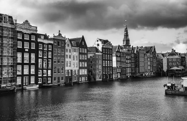 Tipik Amsterdam kanal — Stok fotoğraf