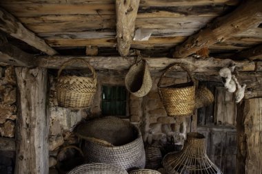 eski hasır sepetleri