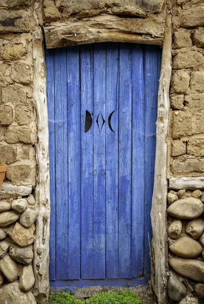 Puerta de madera azul vieja —  Fotos de Stock