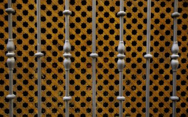 Metal işlemeli demir çit, dekorasyon ve koruma, işlenmiş metal.