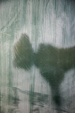 Nemli çimento arka plan, mahvolmuş ve mahvolmuş dış görünüş ayrıntıları.