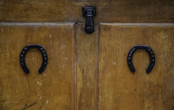 Podkowa Drzwiach Detal Dekoracji Zabobony — Zdjęcie stockowe