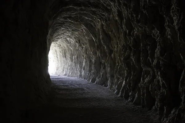 산위에 동굴의 부점들 — 스톡 사진