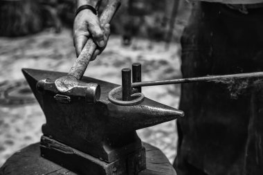 Eski bir metal ocağında demir akkor, endüstri ayrıntıları.