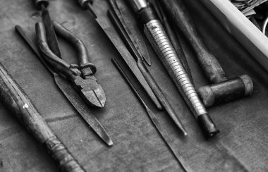 Yüzük yapmak için antika aletler, antik mücevherlerin ayrıntıları.