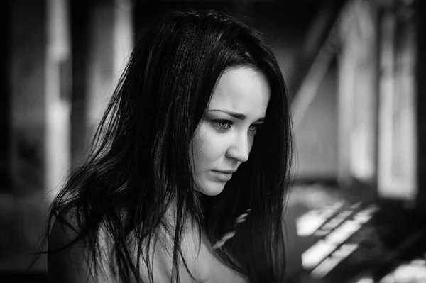 Dívka Trpí Pláče Portrét Černá Bílá — Stock fotografie
