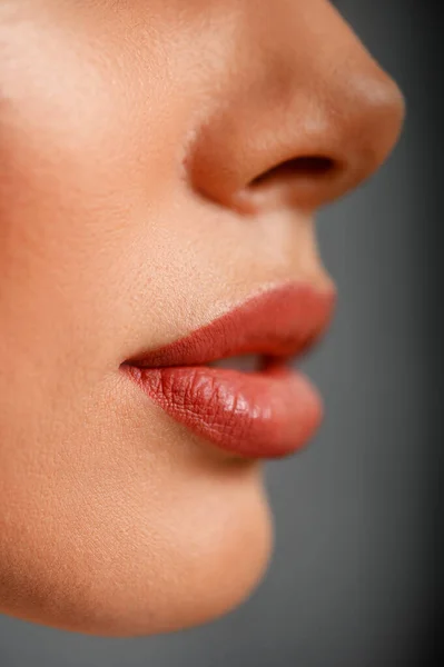 Attractive Brunette Gentle Daytime Makeup — Stock Photo, Image