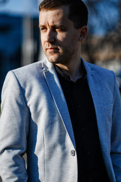 Homem Viril Atraente Com Casaco Cinzento Empresários — Fotografia de Stock