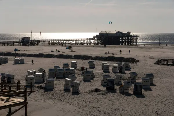 Charakterystyczny dom Stilt na plaży w Sankt Peter-Ording w — Zdjęcie stockowe