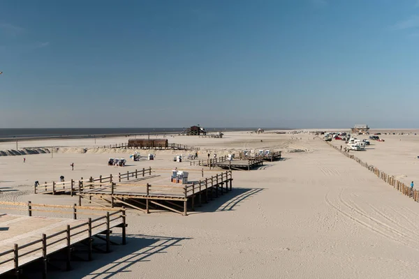 Característica Casa Stilt en la playa de Sankt Peter-Ording en —  Fotos de Stock