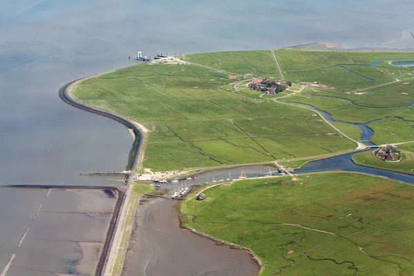 Hallig hooge, Luftaufnahme des schleswig-holsteinischen Wattenmeeres — Stockfoto