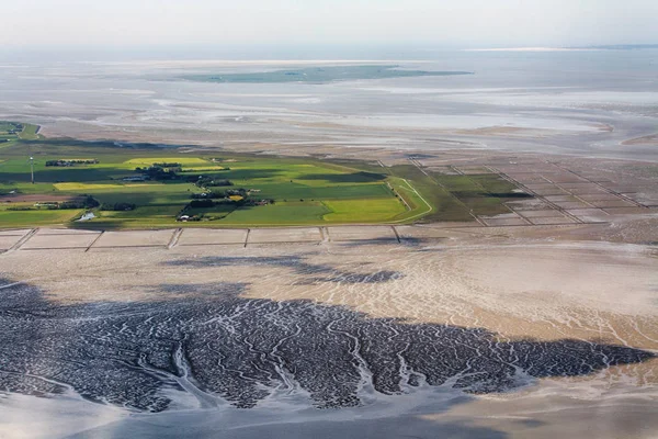 Pellworminsel, Luftaufnahme des schleswig-holsteinischen Wattenmeeres — Stockfoto