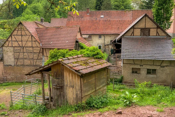 Wieś Neckarkatzenbach na dalekobieżnego szlaku turystycznego Necka — Zdjęcie stockowe