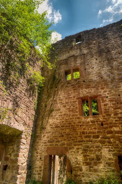 Rovine del castello Stolzeneck lungo il sentiero escursionistico a lunga percorrenza Collo — Foto Stock