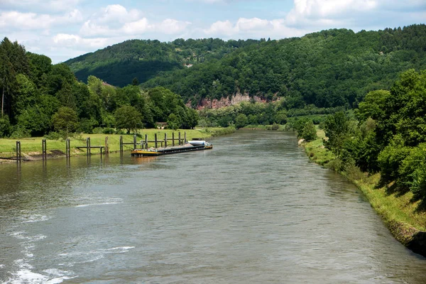 Barrage sobre el río Neckar a lo largo de la larga distancia de senderismo tra —  Fotos de Stock