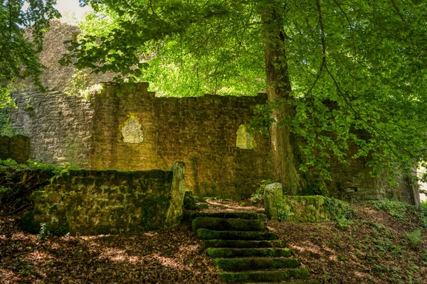 城堡废墟斯托尔泽内克沿长距离徒步旅行小径颈部 图库图片