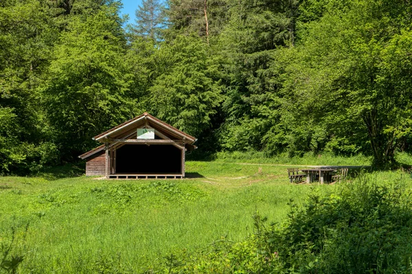 Caminhada ao longo da trilha de caminhada de longa distância Neckarsteig na Alemanha — Fotografia de Stock