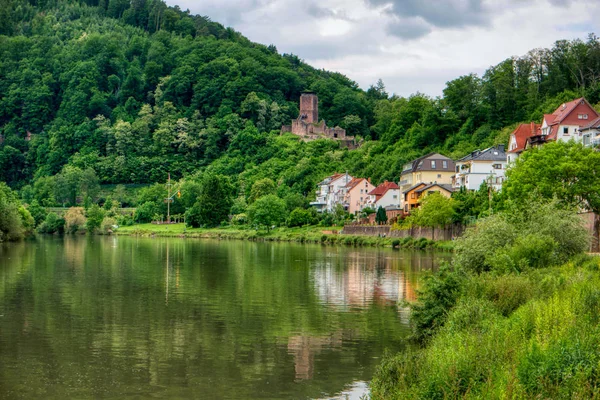 Vandra längs den långväga vandringsled Neckarsteig i Tyskland — Stockfoto