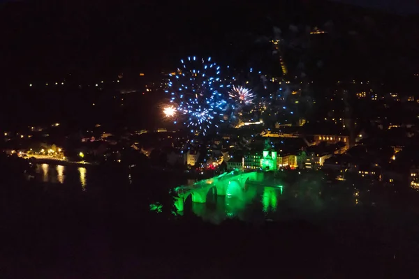 Feuerwerk über Heidelberg in der Nacht — Stockfoto