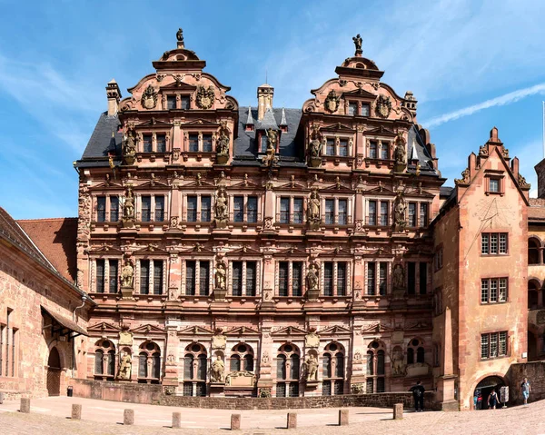 HEIDELBERG, SAKSA - kesäkuu 01, 2019: Heidelbergin linna on raunioina — kuvapankkivalokuva