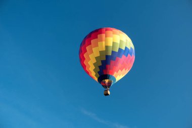 Renkli sıcak hava balonu başlangıç detayı