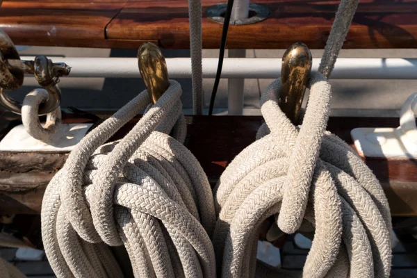 Detalle a bordo de un buque escuela de vela — Foto de Stock