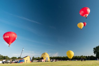 Kiel, Almanya - 22 Haziran 2019: Kieler Woche 2019 Sıcak sırasında 