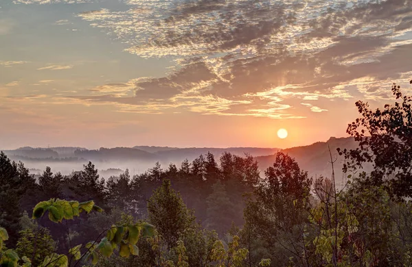 Sabah sisi ve gün doğumu.