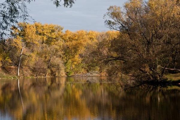 Sonbaharda Psel Nehri.