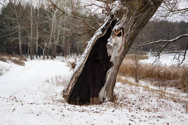 Siyah bir boş karşı siyah kadın.