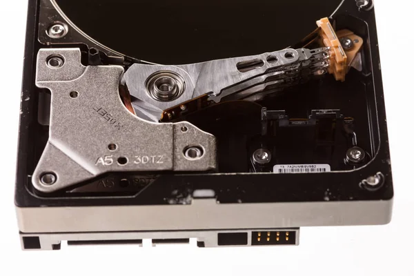 Açık bilgisayar sabit disk disk üzerinde beyaz