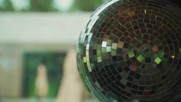 Discoball gira y parpadea verde — Vídeo de stock