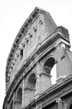 Colosseum görünümü. Roma, İtalya'nın ikonik tarihi yerler. Roma mimarisi. Siyah ve beyaz Colosseum zemin. Gezi Fotoğrafçılığı.