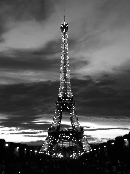 Эйфелева Башня Искрящийся Аннотация Bokeh Night View Прекрасный Праздничный Париж — стоковое фото